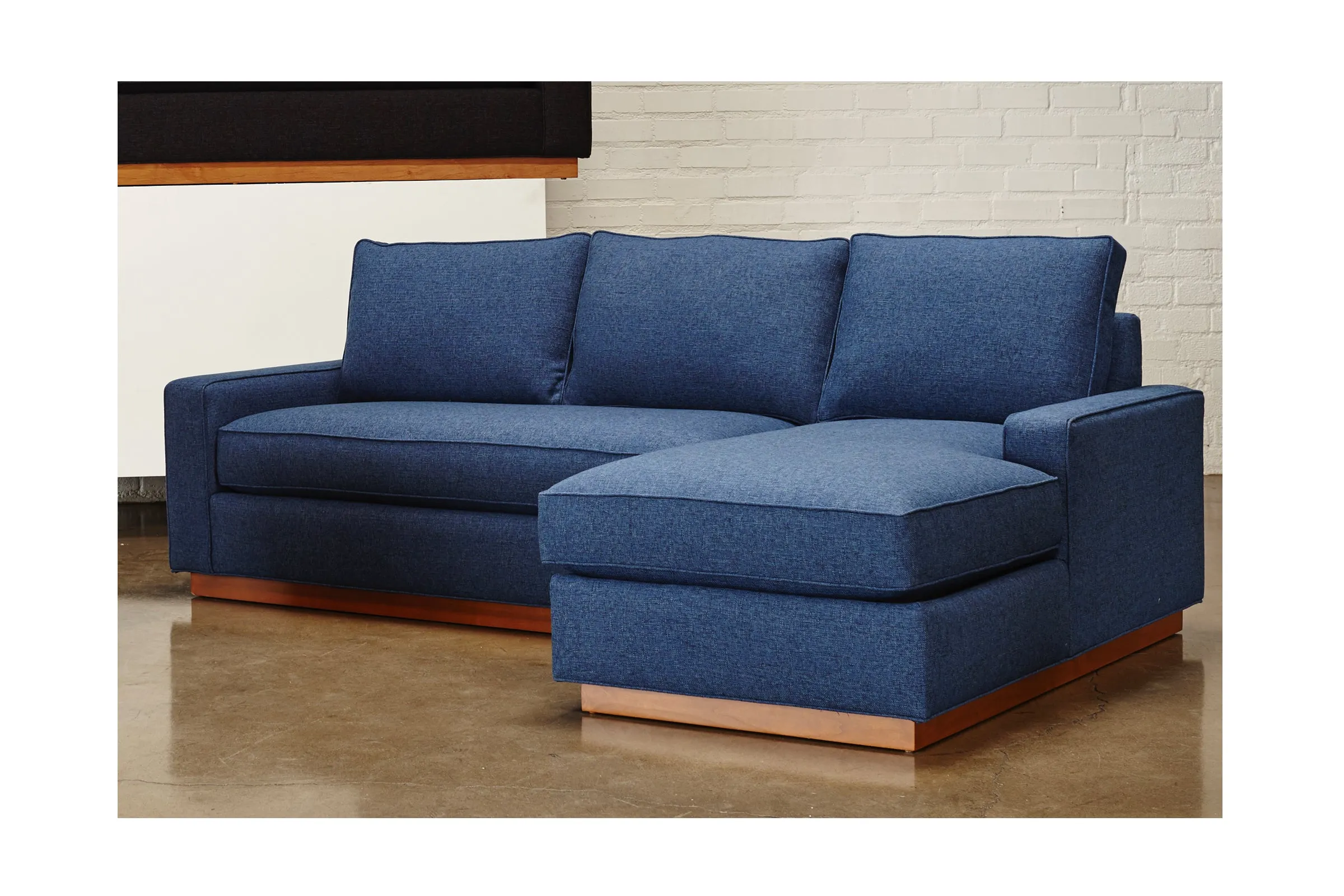 Harper 2pc Sleeper Sectional :: Leg Finish: Natural / Sleeper Option: Memory Foam Mattress / Configuration: RAF - Chaise on the Right